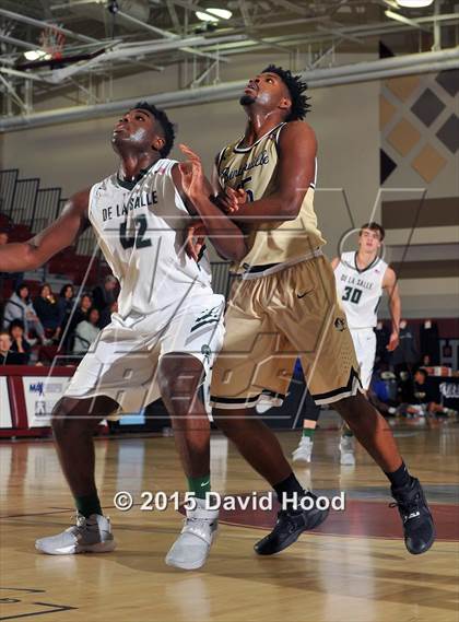 Thumbnail 3 in Bentonville vs. De La Salle (MaxPreps Holiday Classic) photogallery.