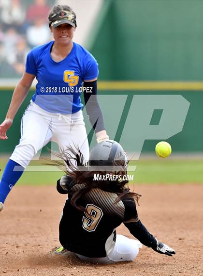 Thumbnail 2 in Arroyo vs. Charter Oak photogallery.