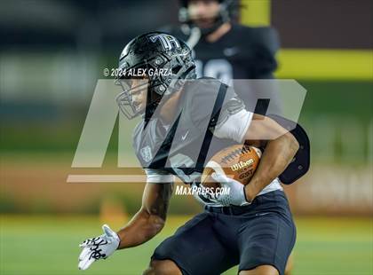 Thumbnail 3 in Boerne vs. Randle (UIL 5A D2 Football Semifinal) photogallery.