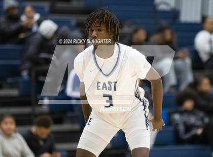 Thumbnail 3 in McCluer vs Belleville East (Belleville East Chick-fil-a Classic) photogallery.