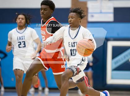 Thumbnail 3 in McCluer vs Belleville East (Belleville East Chick-fil-a Classic) photogallery.