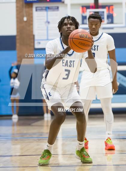 Thumbnail 2 in McCluer vs Belleville East (Belleville East Chick-fil-a Classic) photogallery.