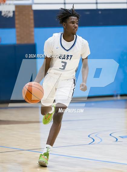 Thumbnail 3 in McCluer vs Belleville East (Belleville East Chick-fil-a Classic) photogallery.