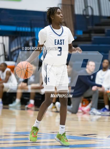 Thumbnail 3 in McCluer vs Belleville East (Belleville East Chick-fil-a Classic) photogallery.