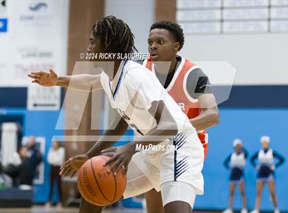 Thumbnail 3 in McCluer vs Belleville East (Belleville East Chick-fil-a Classic) photogallery.
