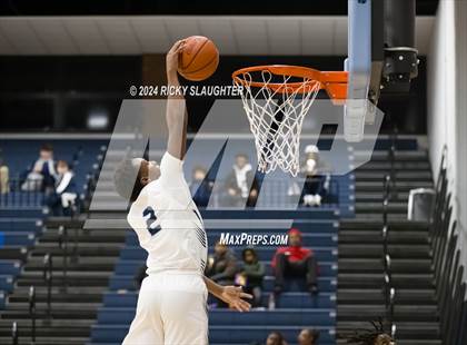 Thumbnail 2 in McCluer vs Belleville East (Belleville East Chick-fil-a Classic) photogallery.