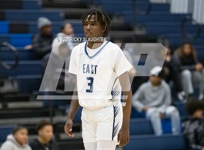 Thumbnail 2 in McCluer vs Belleville East (Belleville East Chick-fil-a Classic) photogallery.