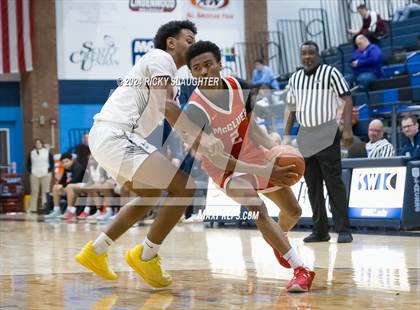 Thumbnail 3 in McCluer vs Belleville East (Belleville East Chick-fil-a Classic) photogallery.