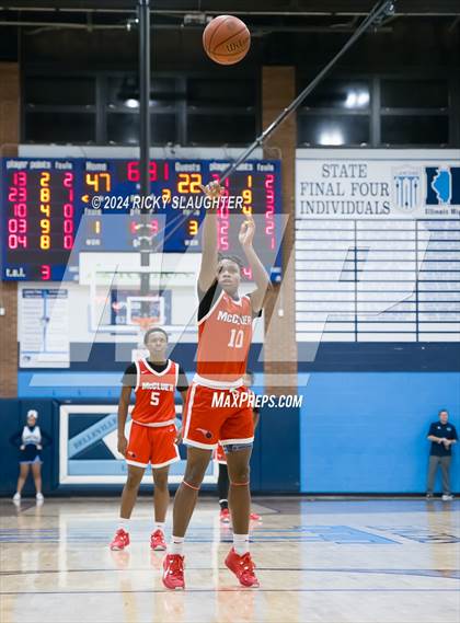 Thumbnail 2 in McCluer vs Belleville East (Belleville East Chick-fil-a Classic) photogallery.