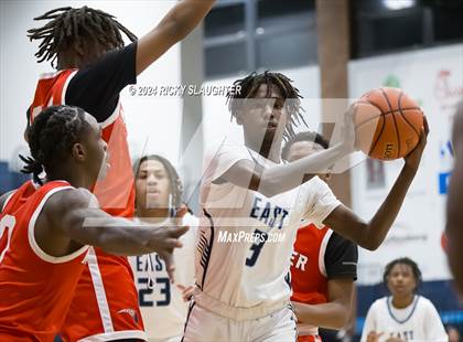 Thumbnail 2 in McCluer vs Belleville East (Belleville East Chick-fil-a Classic) photogallery.