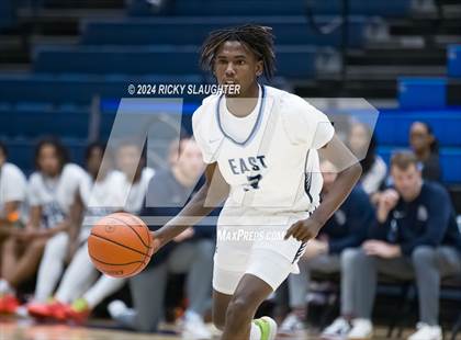 Thumbnail 3 in McCluer vs Belleville East (Belleville East Chick-fil-a Classic) photogallery.