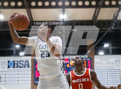 Thumbnail 2 in McCluer vs Belleville East (Belleville East Chick-fil-a Classic) photogallery.
