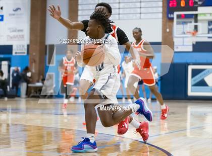 Thumbnail 2 in McCluer vs Belleville East (Belleville East Chick-fil-a Classic) photogallery.
