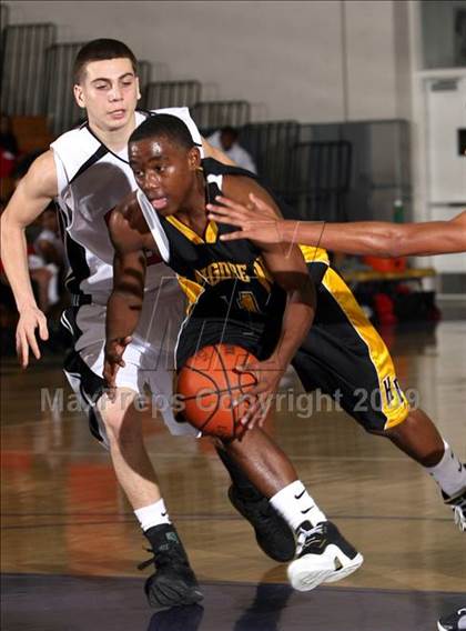 Thumbnail 2 in Verdugo Hills vs. King-Drew (Lynwood Christmas Challenge) photogallery.