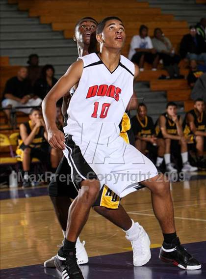 Thumbnail 3 in Verdugo Hills vs. King-Drew (Lynwood Christmas Challenge) photogallery.