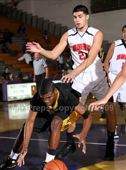 Thumbnail 1 in Verdugo Hills vs. King-Drew (Lynwood Christmas Challenge) photogallery.