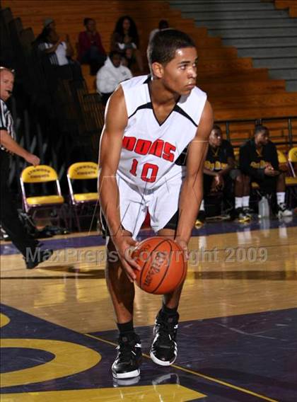 Thumbnail 3 in Verdugo Hills vs. King-Drew (Lynwood Christmas Challenge) photogallery.
