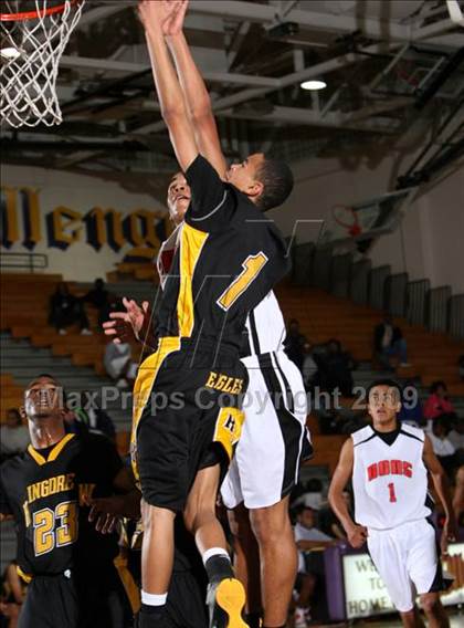 Thumbnail 3 in Verdugo Hills vs. King-Drew (Lynwood Christmas Challenge) photogallery.