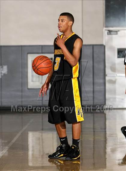 Thumbnail 2 in Verdugo Hills vs. King-Drew (Lynwood Christmas Challenge) photogallery.