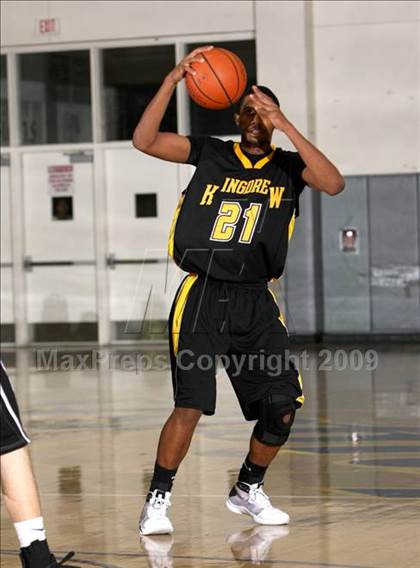 Thumbnail 2 in Verdugo Hills vs. King-Drew (Lynwood Christmas Challenge) photogallery.