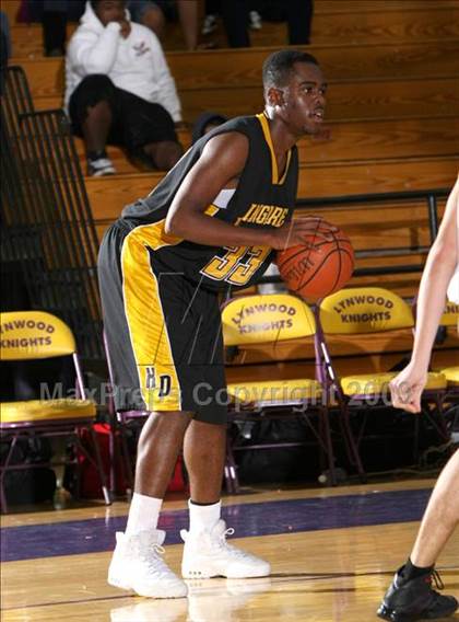 Thumbnail 1 in Verdugo Hills vs. King-Drew (Lynwood Christmas Challenge) photogallery.