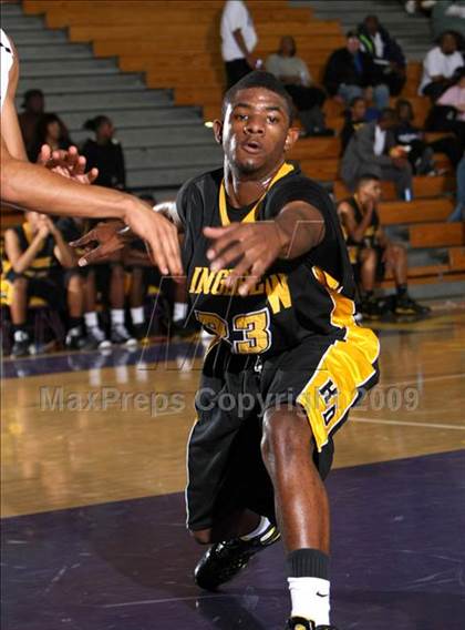 Thumbnail 3 in Verdugo Hills vs. King-Drew (Lynwood Christmas Challenge) photogallery.