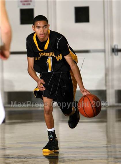 Thumbnail 2 in Verdugo Hills vs. King-Drew (Lynwood Christmas Challenge) photogallery.