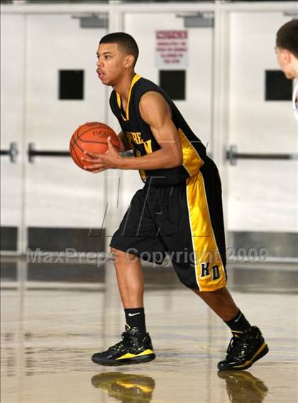 Thumbnail 2 in Verdugo Hills vs. King-Drew (Lynwood Christmas Challenge) photogallery.