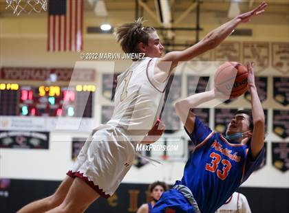 Thumbnail 1 in Oaks vs Westlake photogallery.