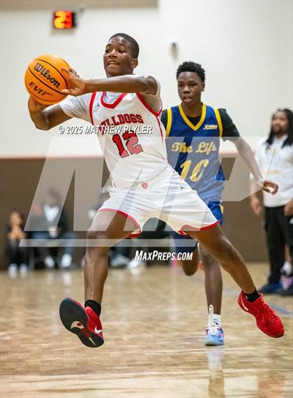 Thumbnail 2 in New Life Christian Academy vs. Berean Baptist Academy (Veterans Showcase 2025) photogallery.