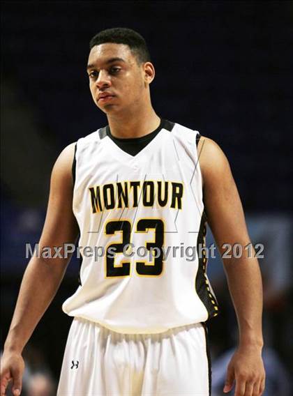 Thumbnail 2 in Neumann-Goretti vs. Montour (PIAA AAA Final) photogallery.