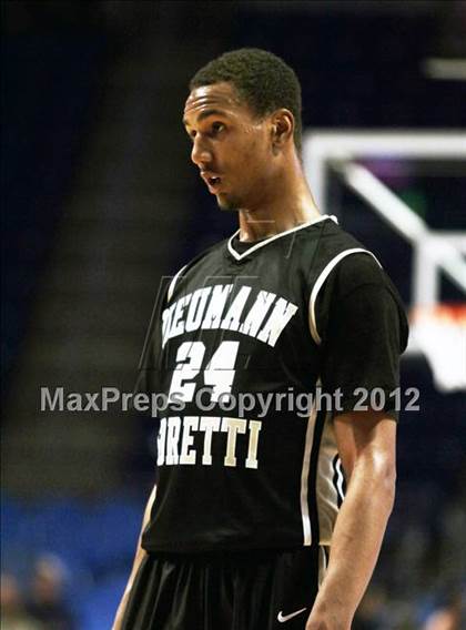Thumbnail 2 in Neumann-Goretti vs. Montour (PIAA AAA Final) photogallery.