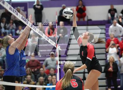 Thumbnail 1 in Gallia Academy vs Circleville (OHSAA D4 District Final) photogallery.