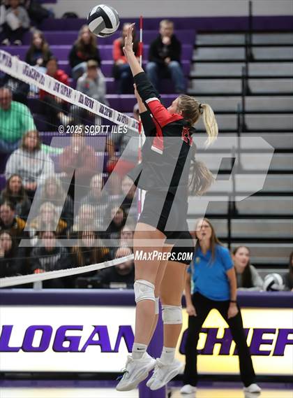 Thumbnail 2 in Gallia Academy vs Circleville (OHSAA D4 District Final) photogallery.
