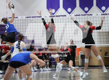 Thumbnail 2 in Gallia Academy vs Circleville (OHSAA D4 District Final) photogallery.