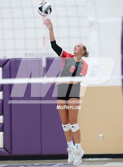 Thumbnail 1 in Gallia Academy vs Circleville (OHSAA D4 District Final) photogallery.
