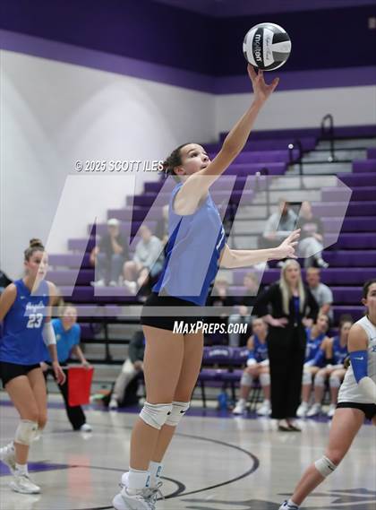 Thumbnail 2 in Gallia Academy vs Circleville (OHSAA D4 District Final) photogallery.
