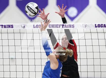 Thumbnail 2 in Gallia Academy vs Circleville (OHSAA D4 District Final) photogallery.