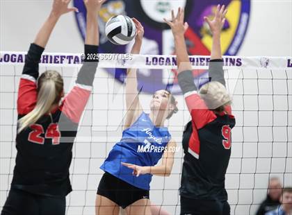 Thumbnail 3 in Gallia Academy vs Circleville (OHSAA D4 District Final) photogallery.