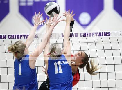Thumbnail 2 in Gallia Academy vs Circleville (OHSAA D4 District Final) photogallery.