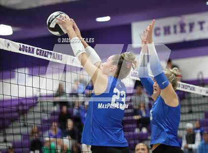 Thumbnail 3 in Gallia Academy vs Circleville (OHSAA D4 District Final) photogallery.