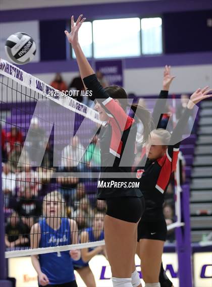 Thumbnail 2 in Gallia Academy vs Circleville (OHSAA D4 District Final) photogallery.