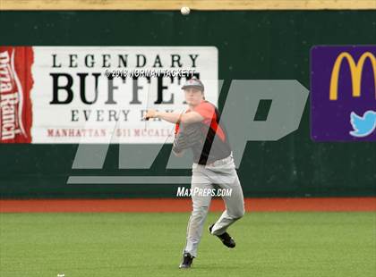 Thumbnail 2 in Riley County vs. Humboldt (KSHSAA 3A Quarterfinal) photogallery.