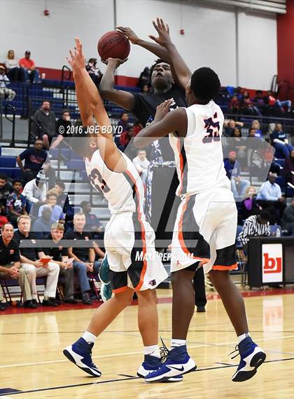 Thumbnail 1 in Lee vs. Blackman photogallery.