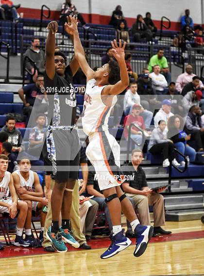 Thumbnail 2 in Lee vs. Blackman photogallery.