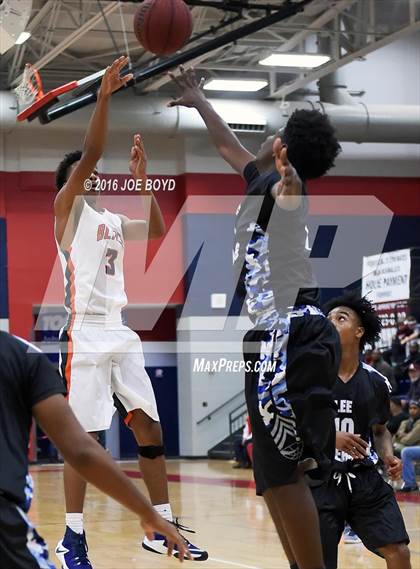 Thumbnail 2 in Lee vs. Blackman photogallery.