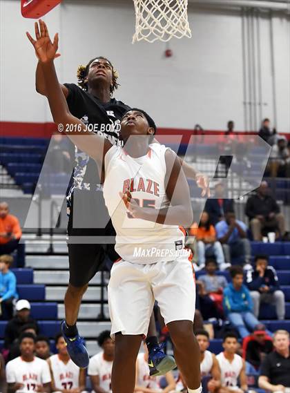 Thumbnail 2 in Lee vs. Blackman photogallery.