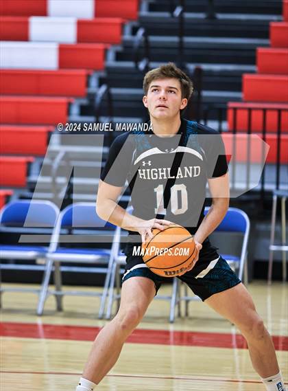 Thumbnail 1 in Highland vs Windward (Take Flight Challenge) photogallery.