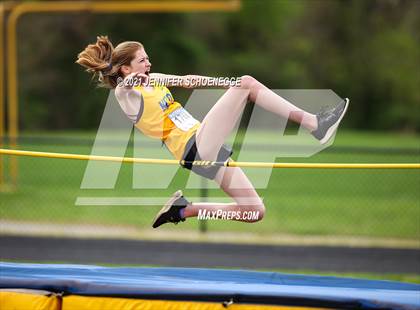 Thumbnail 1 in Kentucky Country Day Quad Meet photogallery.