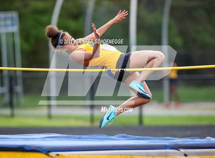 Thumbnail 2 in Kentucky Country Day Quad Meet photogallery.